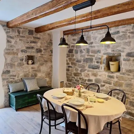 Stone House Gazda Casa de Férias Omiš