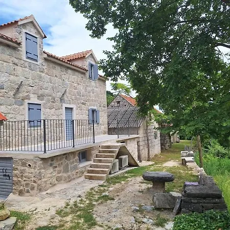 Casa de Férias Stone House Gazda *