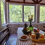 Stone House Gazda Omis