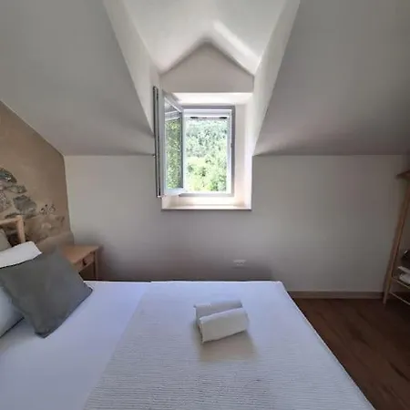 בית נופש Stone House Gazda אומיס