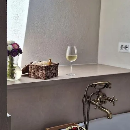 Stone House Gazda בית נופש אומיס