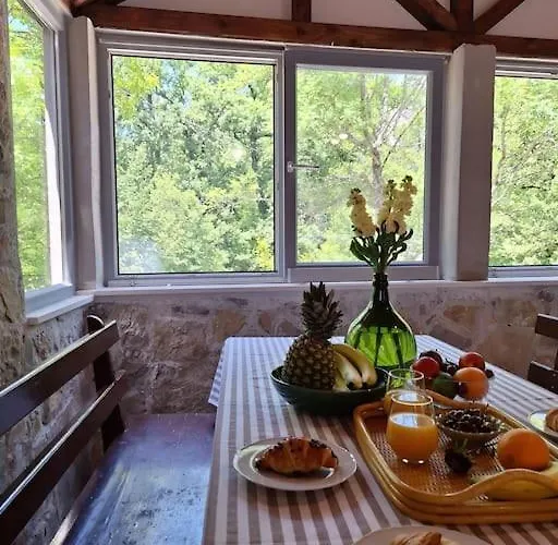 Stone House Gazda Omis
